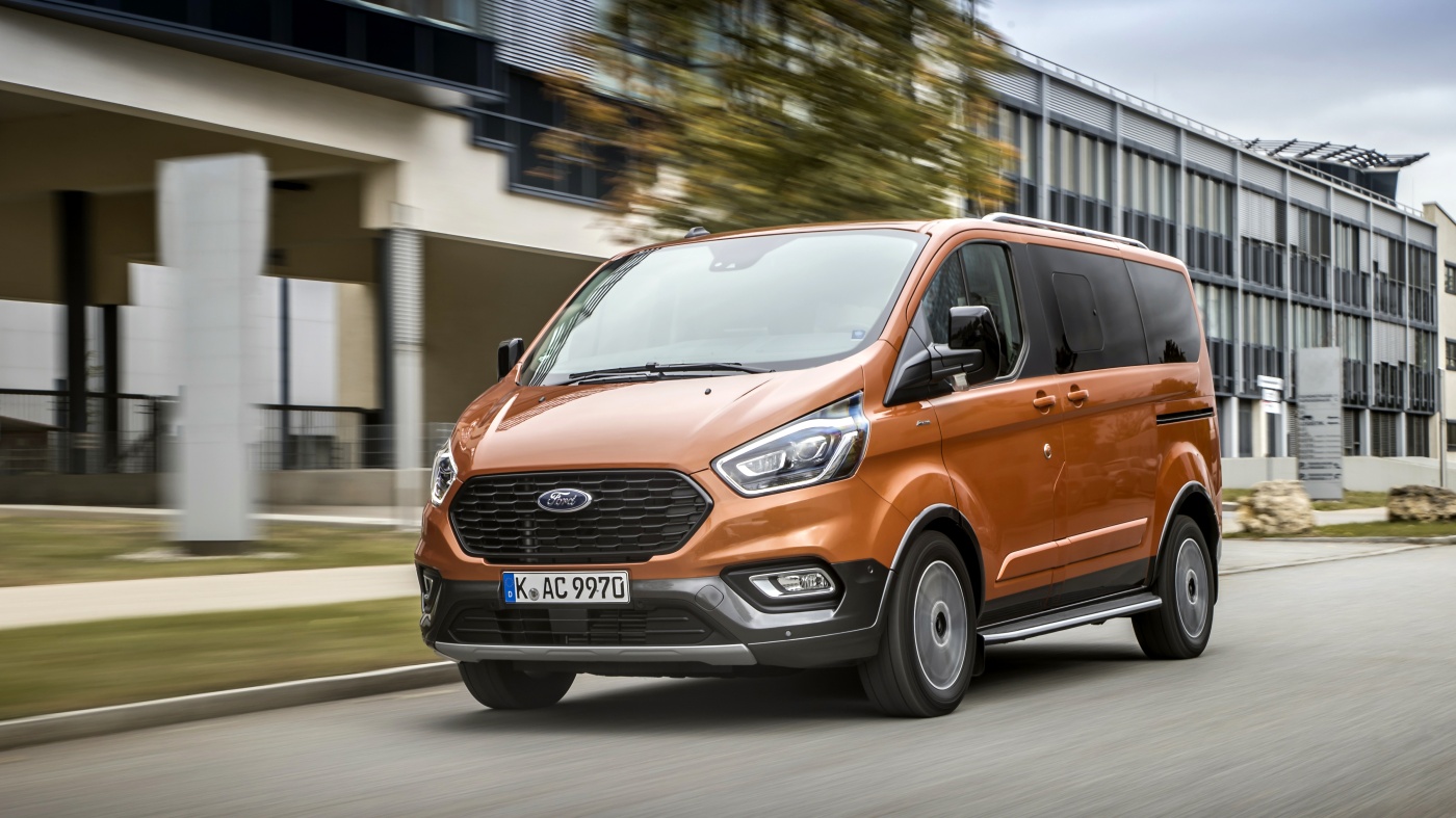 Slideshow Bild - Für den Antrieb des Tourneo Custom Active ist der 2,0 Liter große EcoBlue-Turbodiesel mit 96, 125 oder 136 kW zuständig. Alle in Kombination mit einem mild Hybrid System.